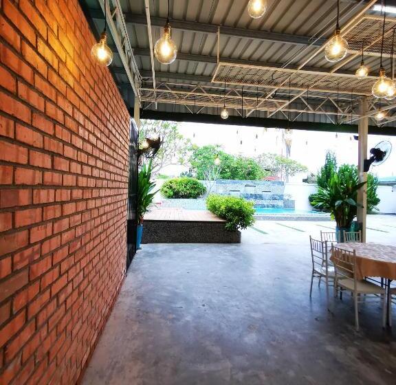 Pansiyon Secret Garden Warni Villa