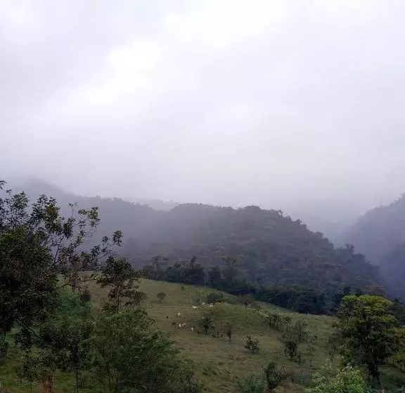 Aamiaismajoitus (B&B) Finca Del Cielo