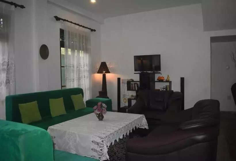 Hotelli Andy Homestay Units