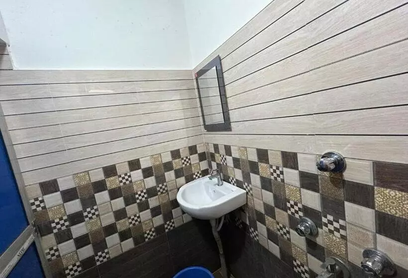 هتل New Nayantara Lodge