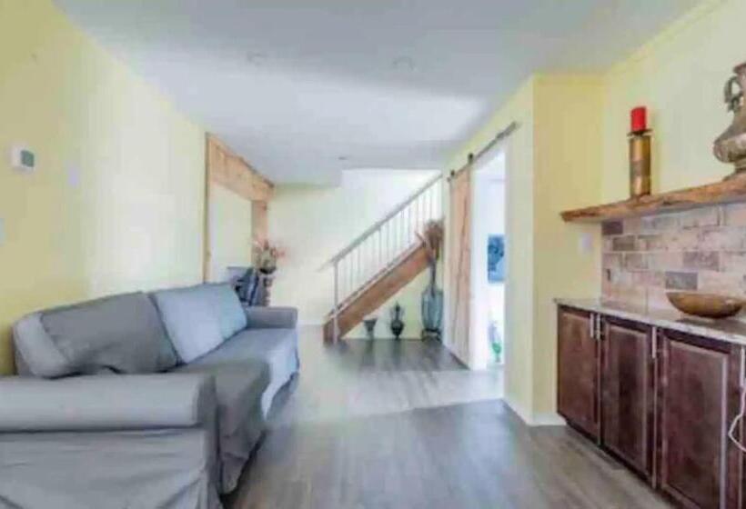 호텔 Riverfront Suites, Quinte, On