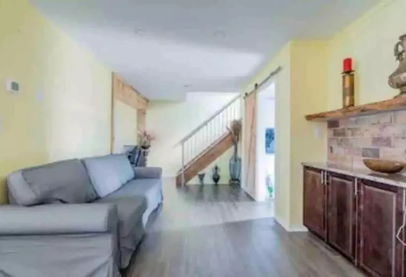 Hotelli Riverfront Suites, Quinte, On