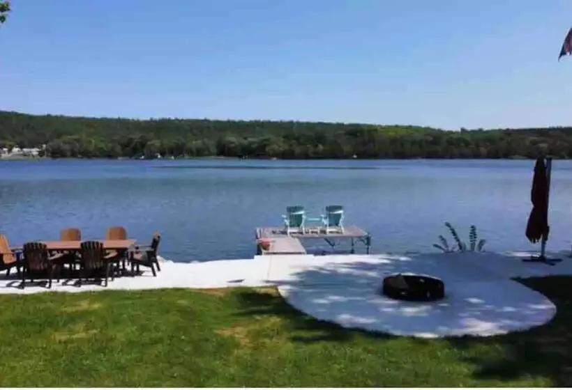 Hotelli Riverfront Suites, Quinte, On