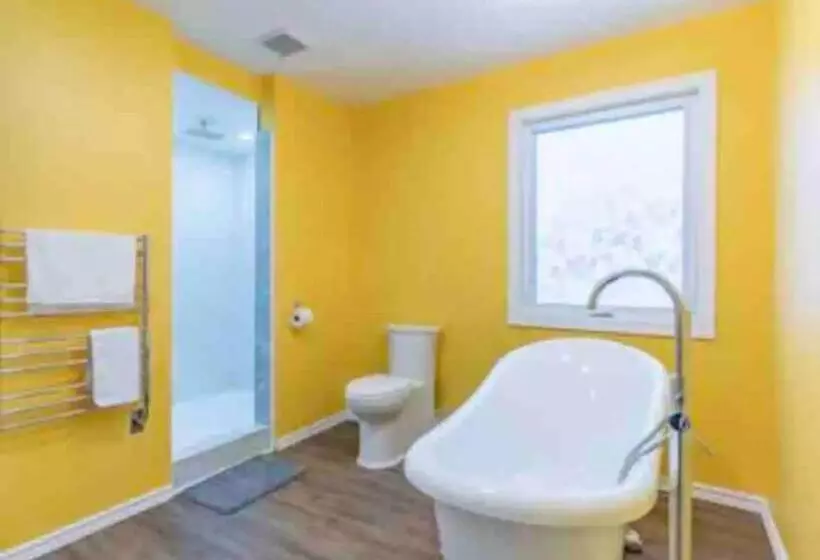 Hotelli Riverfront Suites, Quinte, On