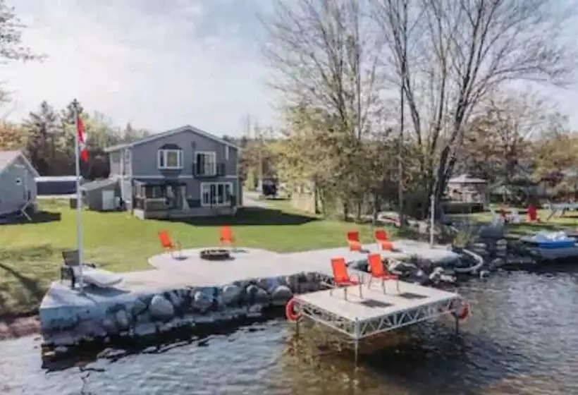 Hotelli Riverfront Suites, Quinte, On