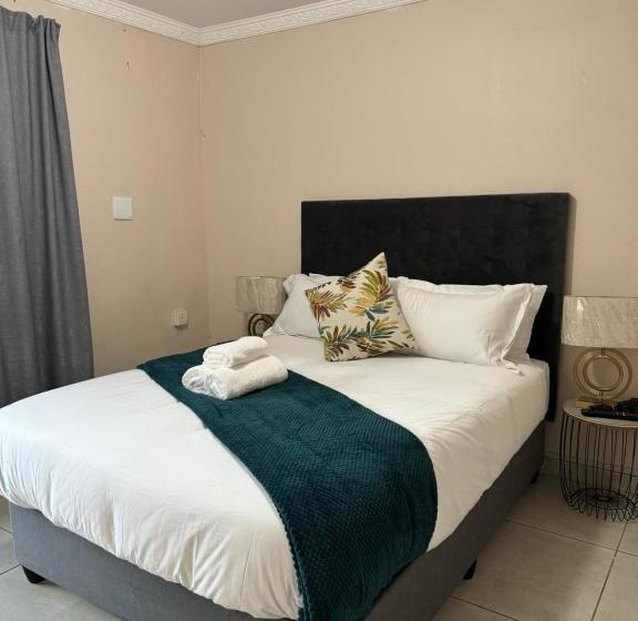 פנסיון Entindini Guest House