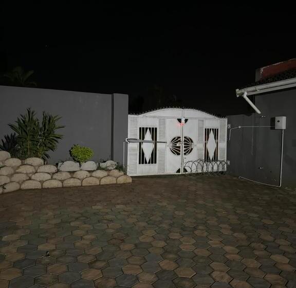 פנסיון Entindini Guest House