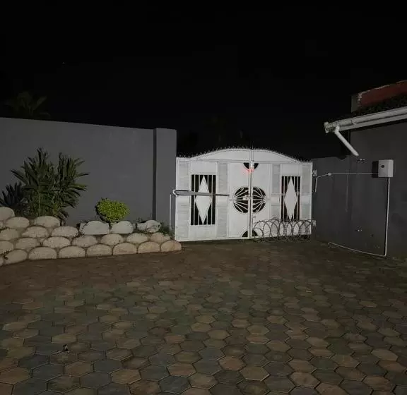 ペンション Entindini Guest House