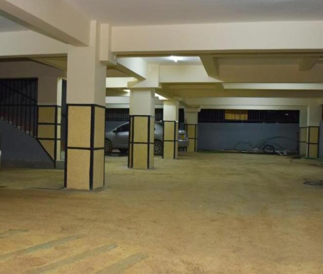 پانسیون Studios In Roysambu