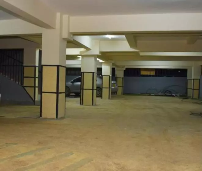 پانسیون Studios In Roysambu