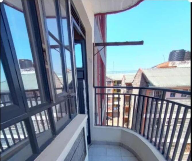 پانسیون Studios In Roysambu