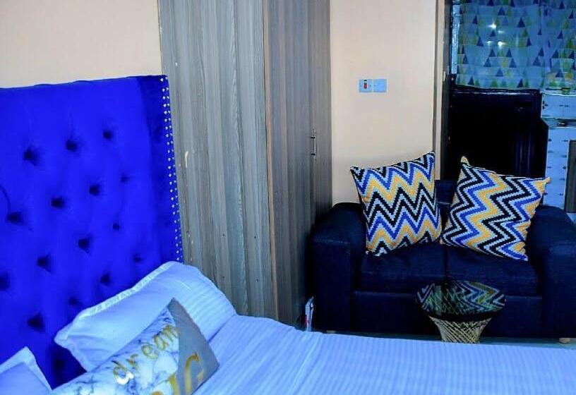 پانسیون Studios In Roysambu