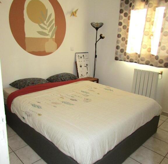 Bed and Breakfast Chambre Agréable Dans Une Maison Avec Un Grand Lit