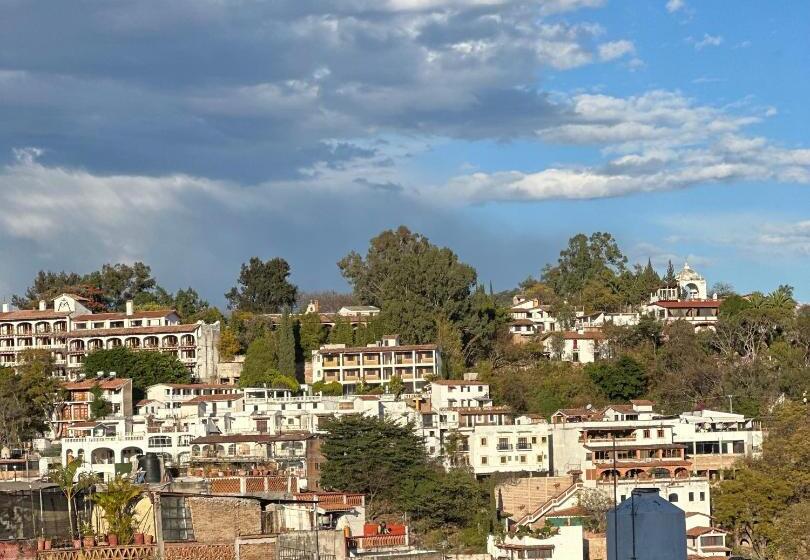 تختخواب و صبحانه Starlight Oasis