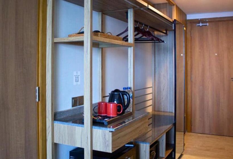 Отель Arjuna Suite And Apartment Sea View Ne45