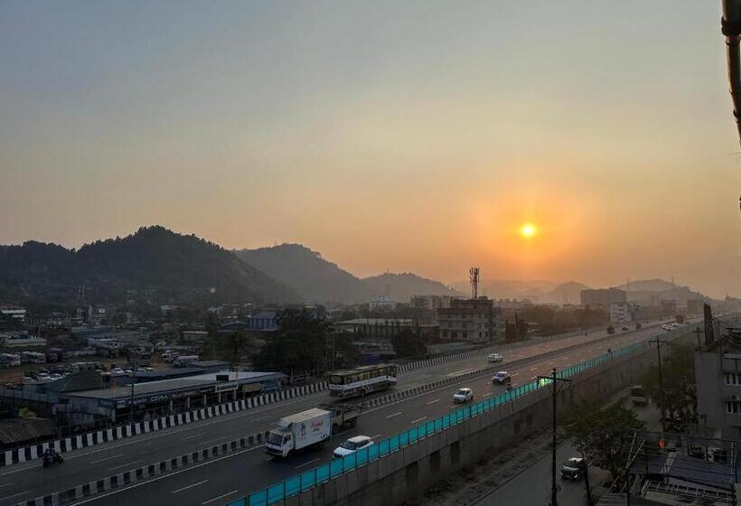 هتل Super Collection O Isbt Formerly Cloud Stay Guwahati