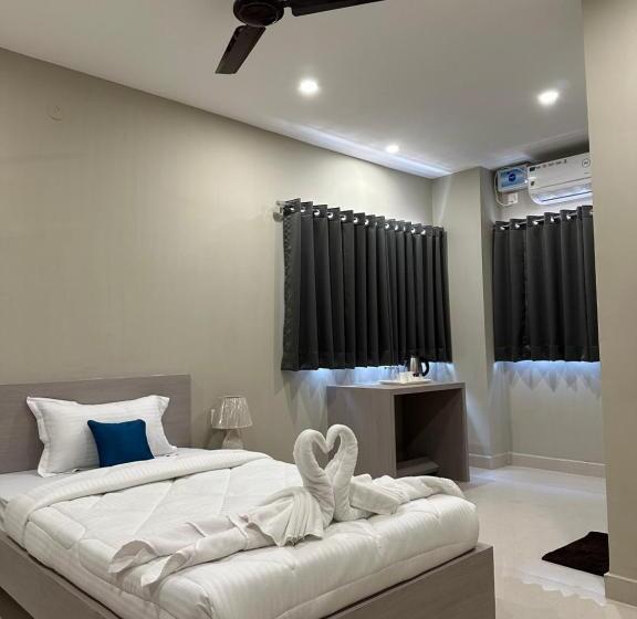 هتل Super Collection O Isbt Formerly Cloud Stay Guwahati