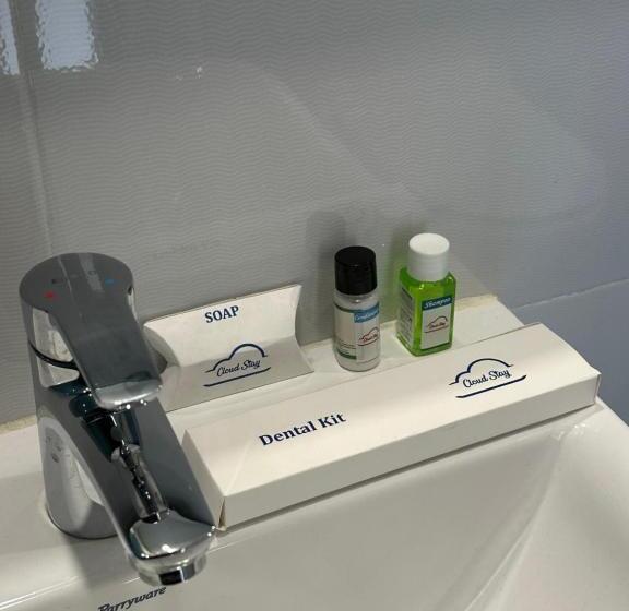 هتل Super Collection O Isbt Formerly Cloud Stay Guwahati