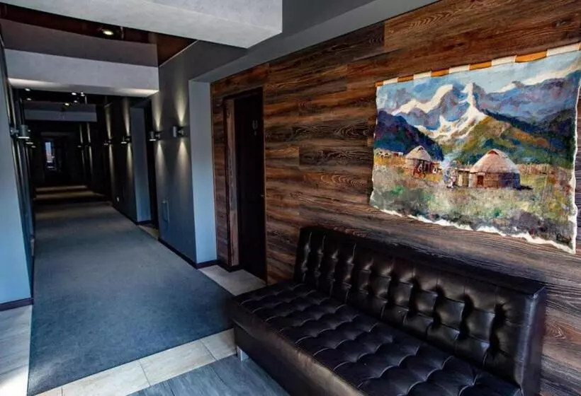 هتل Ololovostok I Coliving & Coworking