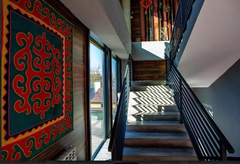 هتل Ololovostok I Coliving & Coworking