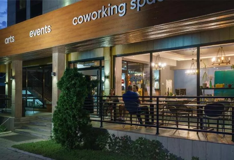 هتل Ololovostok I Coliving & Coworking