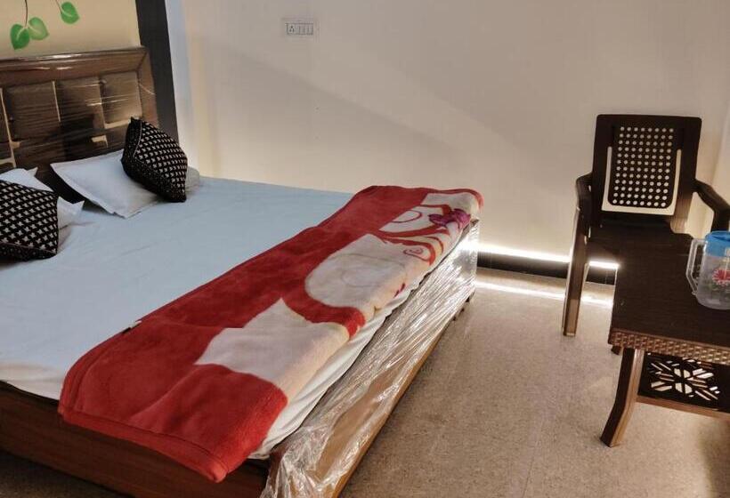 ホテル Pushpa Home Stay