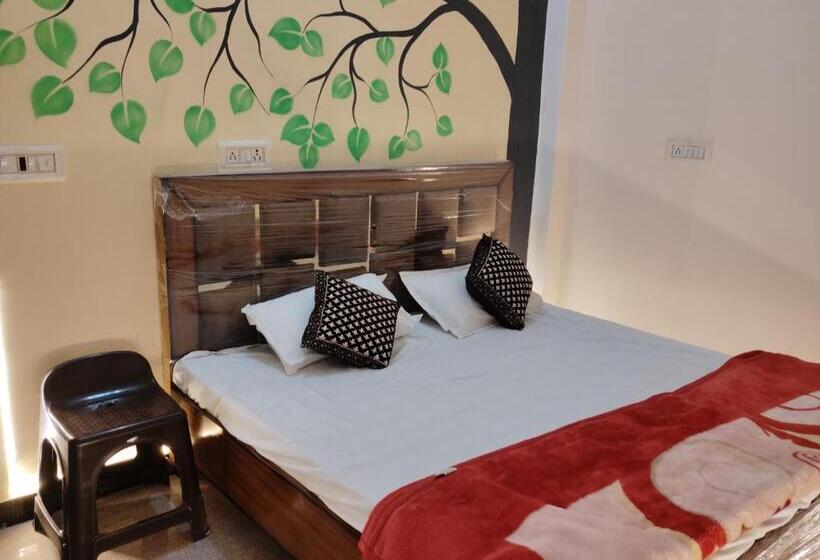 ホテル Pushpa Home Stay