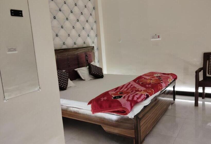 ホテル Pushpa Home Stay