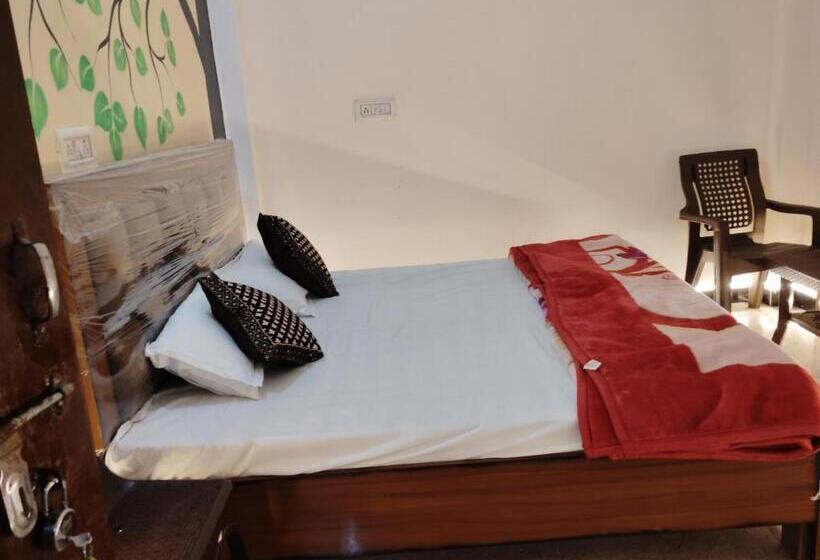 ホテル Pushpa Home Stay