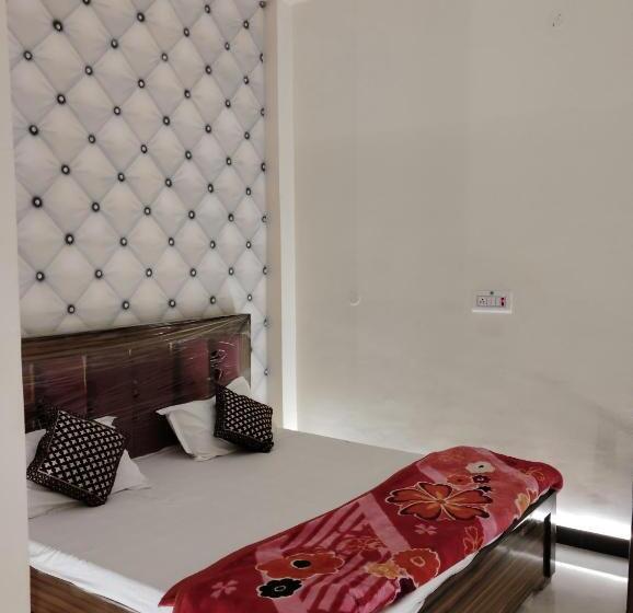 ホテル Pushpa Home Stay