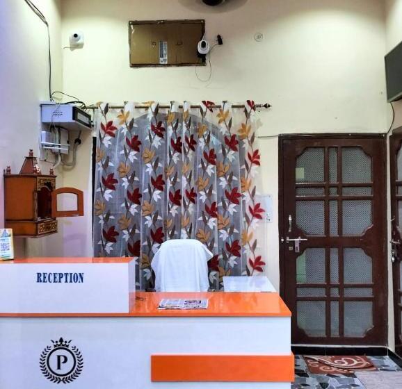 ホテル Pushpa Home Stay