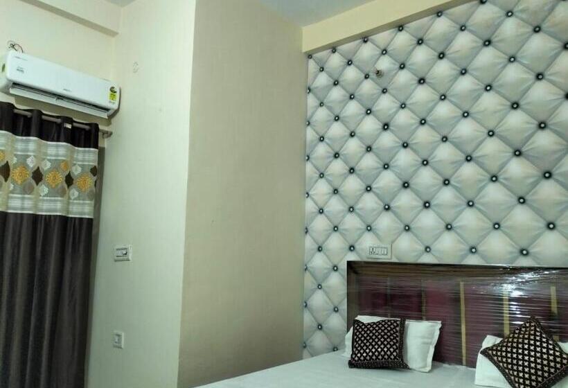 ホテル Pushpa Home Stay