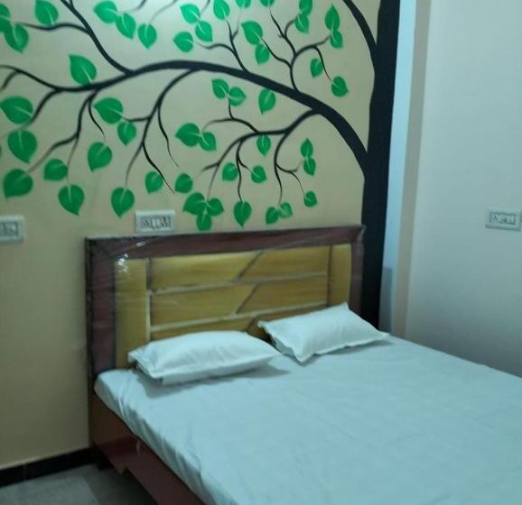 ホテル Pushpa Home Stay