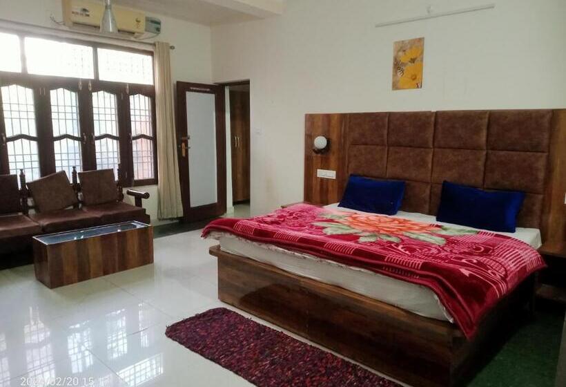 פנסיון Kamakshi Guest House