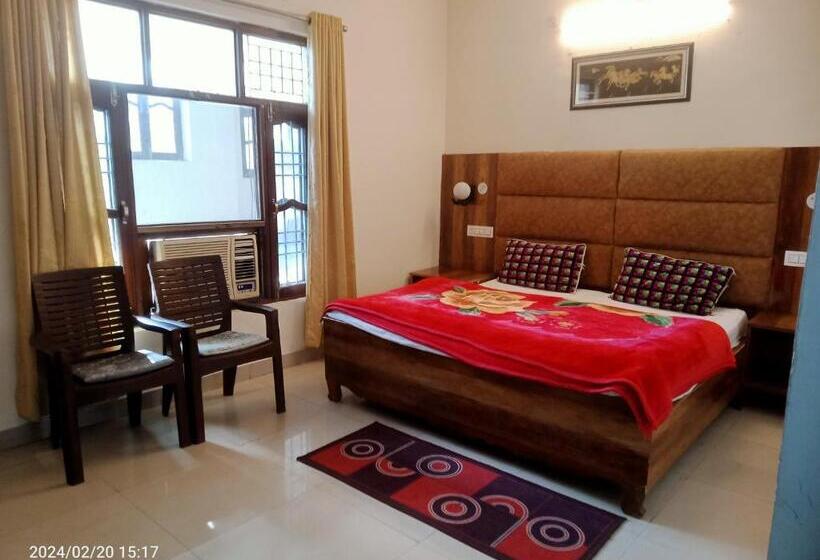 פנסיון Kamakshi Guest House