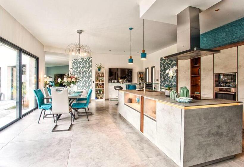 ペンション Villa Howard — Jacuzzi, Tranquility & Parking