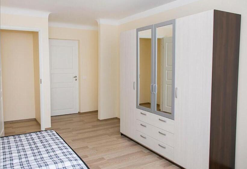 پانسیون Private Room In A Shared Apartment