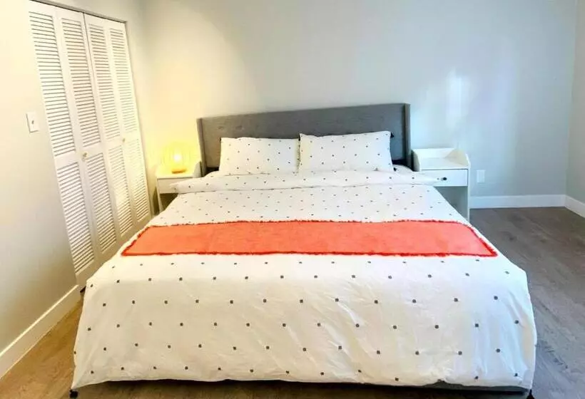 ペンション Spacious Beautiful View Suite In Surrey City