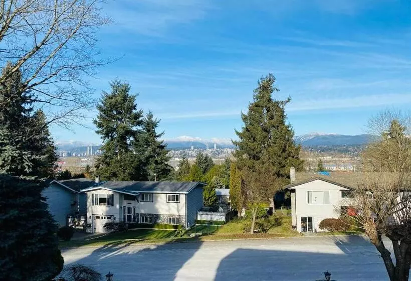 ペンション Spacious Beautiful View Suite In Surrey City