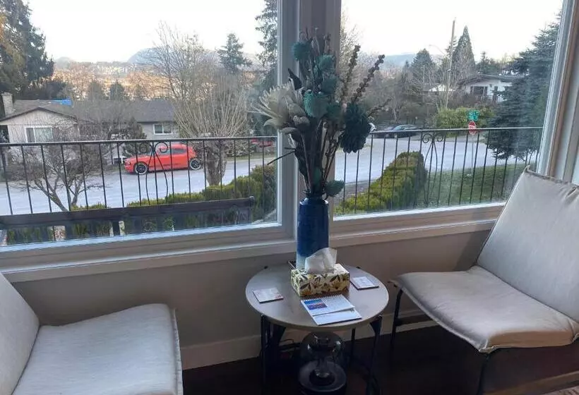 ペンション Spacious Beautiful View Suite In Surrey City