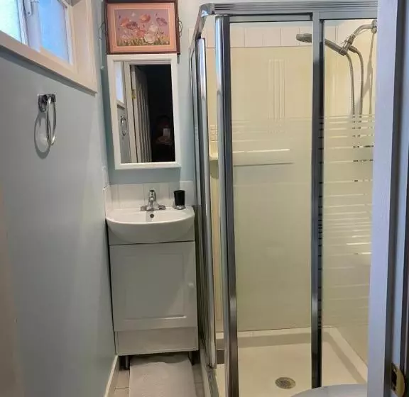 ペンション Spacious Beautiful View Suite In Surrey City