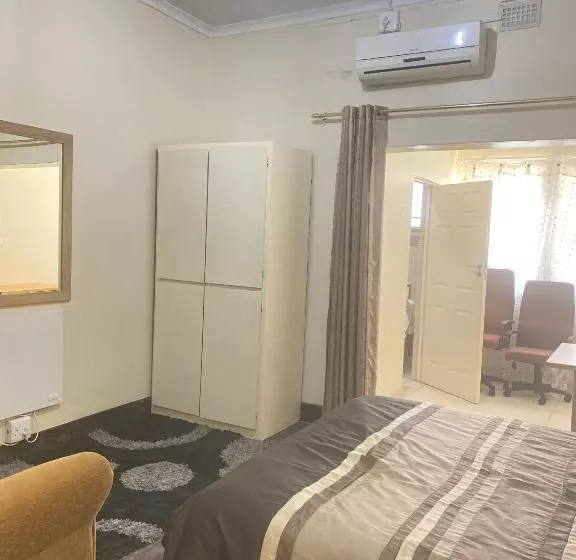ベッドアンドブレックファースト Hilton Inn