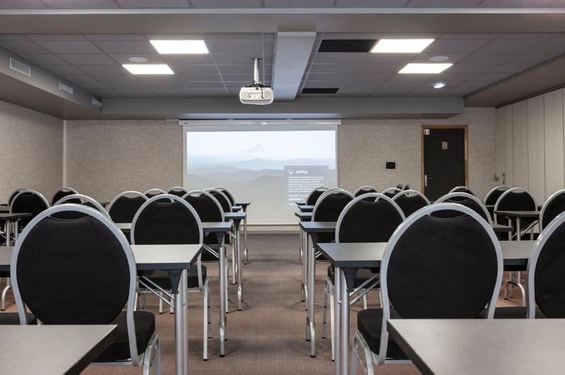 Отель Base Camp Lodge Albertville