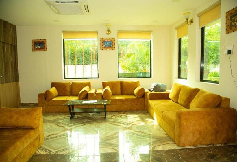 هتل Diyalo Foodland Chitwan