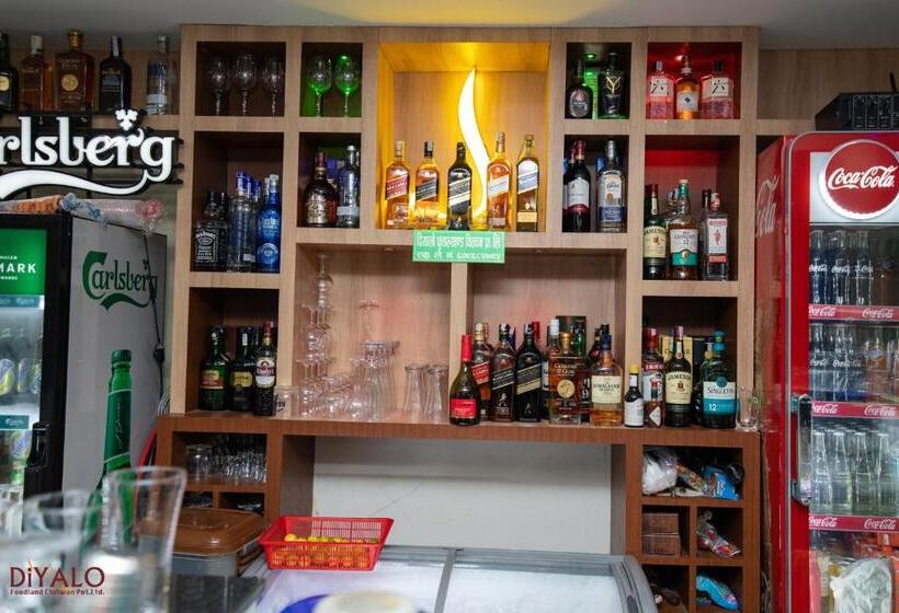 هتل Diyalo Foodland Chitwan