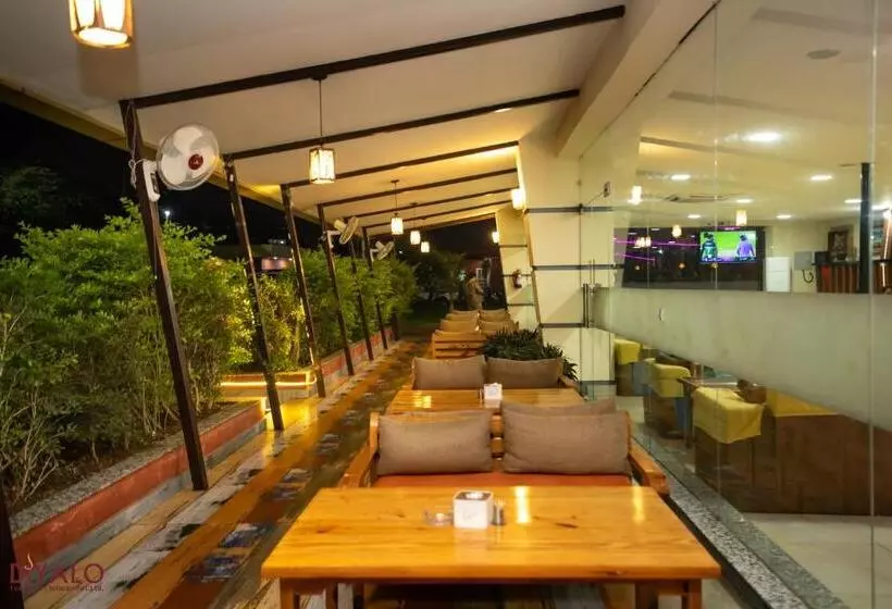 هتل Diyalo Foodland Chitwan