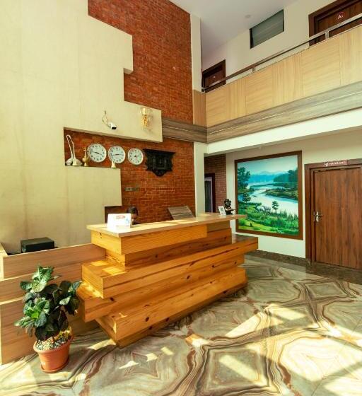 هتل Diyalo Foodland Chitwan