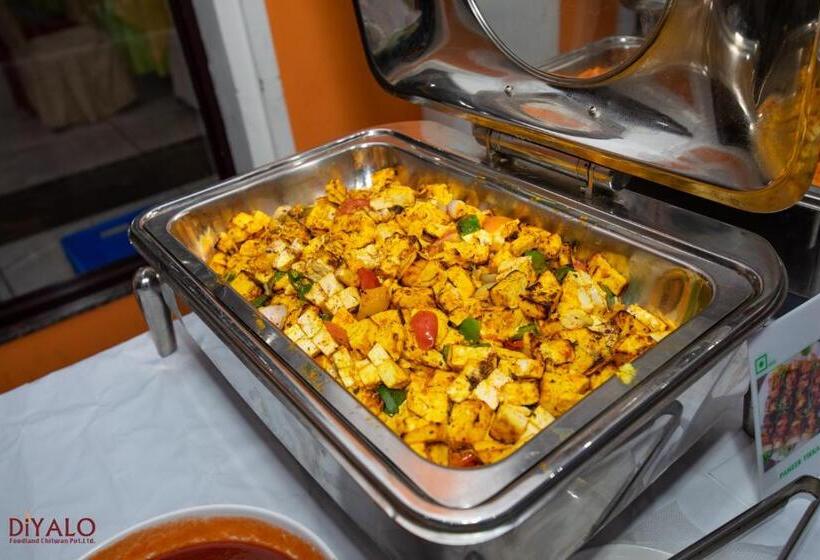 هتل Diyalo Foodland Chitwan