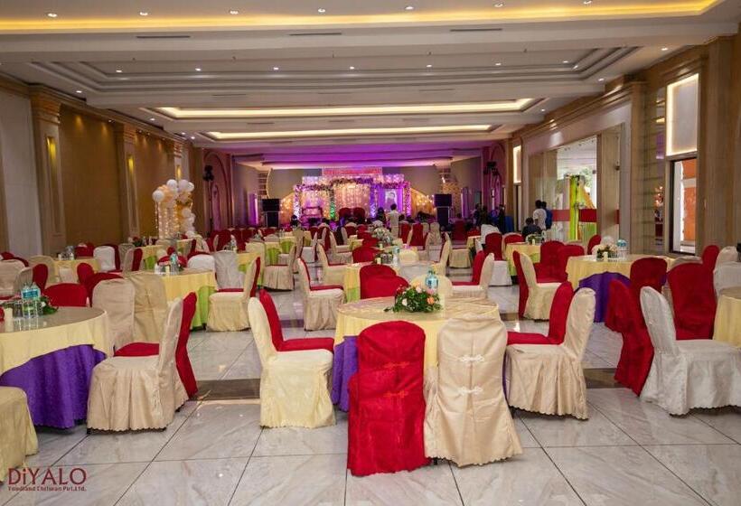 هتل Diyalo Foodland Chitwan