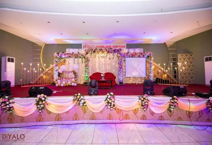 هتل Diyalo Foodland Chitwan